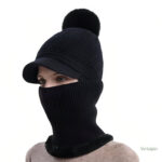 Accessoire hivernal : bonnet avec écharpe coordonnée