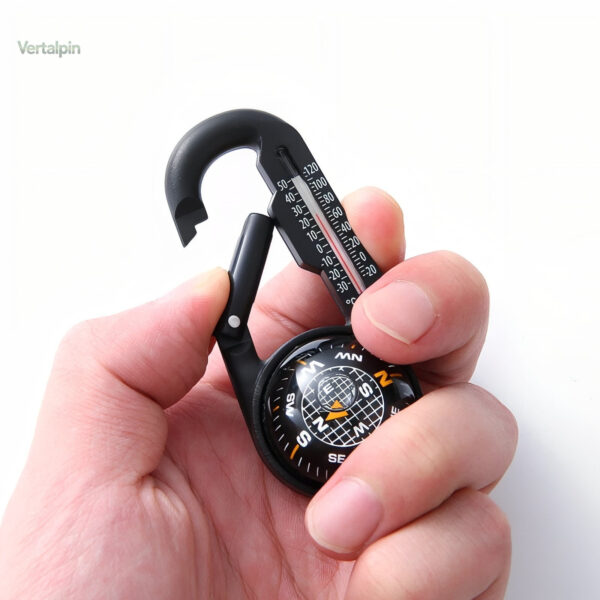 Boussole compacte avec mousqueton intégré pour les défis outdoor