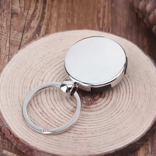 Boussole légère intégrée dans un porte-clé pratique
