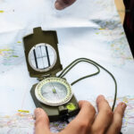 Boussole randonnée compacte pour les aventuriers