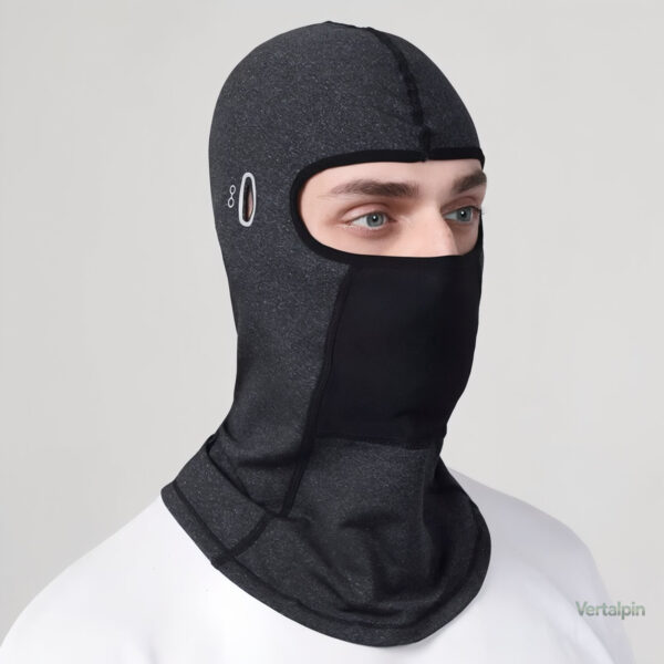 Cagoule légère pour les randonnées en conditions froides