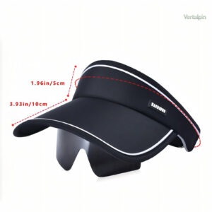Accessoire de mode : casquette avec visière et lunettes