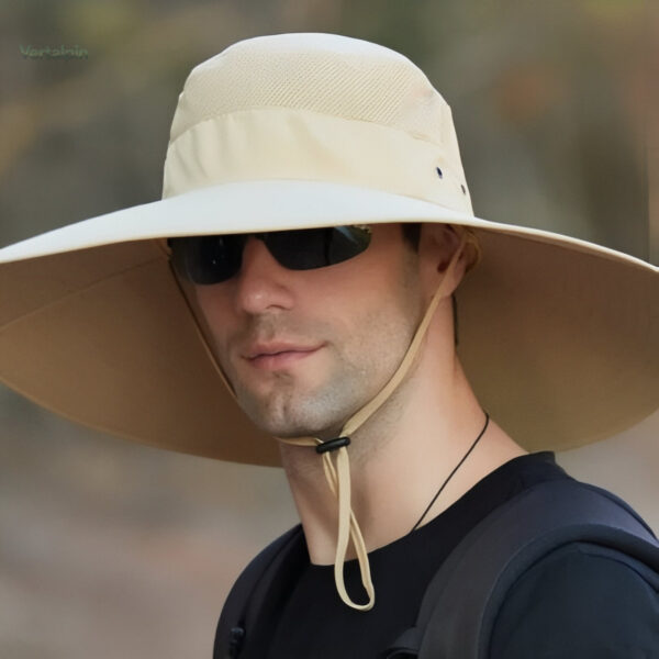 Chapeau de large bord pour randonnées estivales