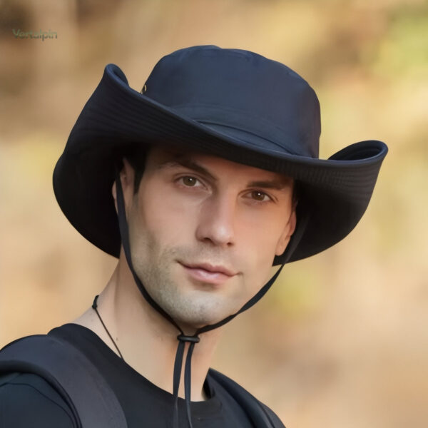 Chapeau homme pratique pour excursions en milieu humide