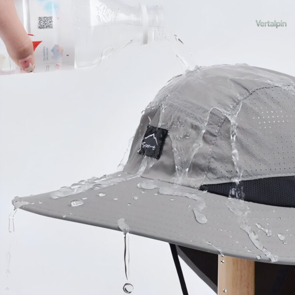 Accessoire de randonnée léger avec protection arrière