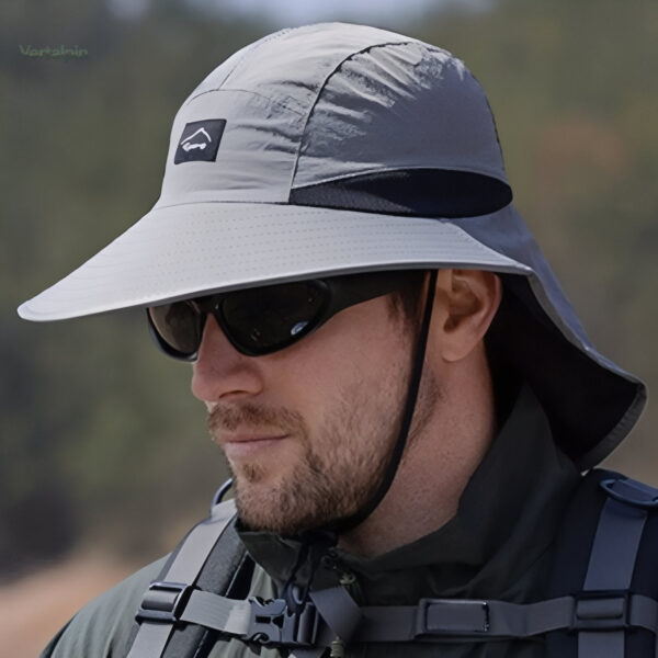 Chapeau avec protection nuque pour sorties en nature