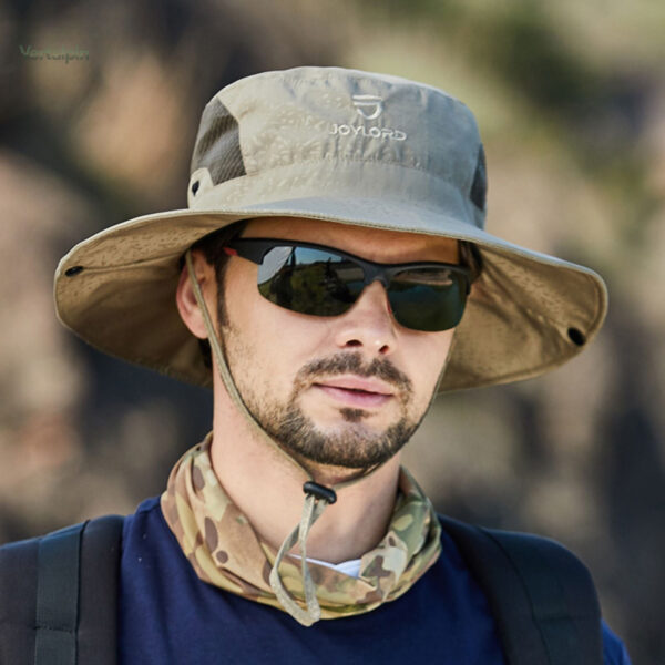 Équipement de randonnée, chapeau pratique et confortable