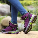Modèle femme de chaussures de randonnée pour aventures en plein air