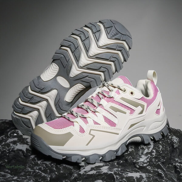 Modèle de chaussures basses randonnée, adapté aux terrains variés