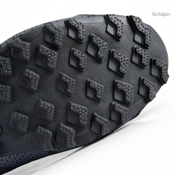 Chaussures légères de randonnée pour femmes en teinte violette