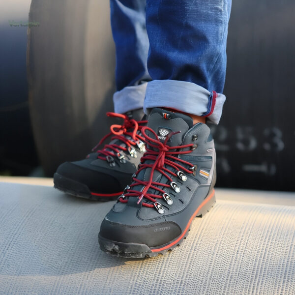 Chaussures résistantes à l'eau pour la montagne