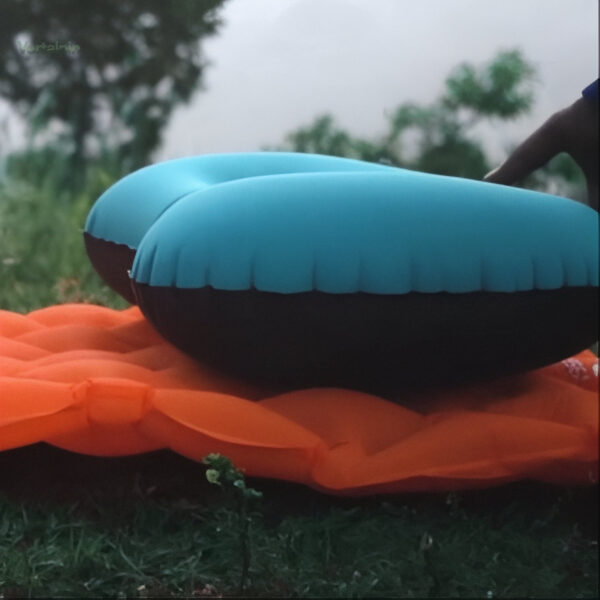 Confort portable : coussin de camping gonflable pour les voyageurs