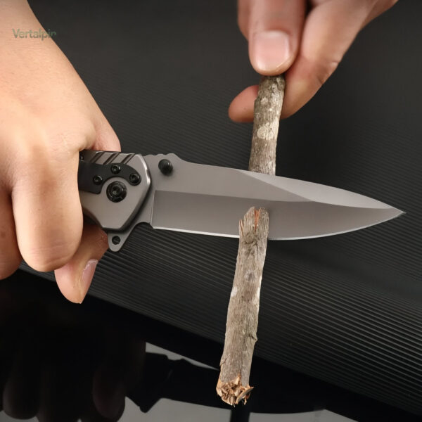 Couteau pliant pour les aventuriers, fiable et fonctionnel