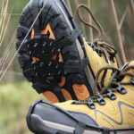 Crampons robustes 24 dents pour améliorer la traction en randonnée