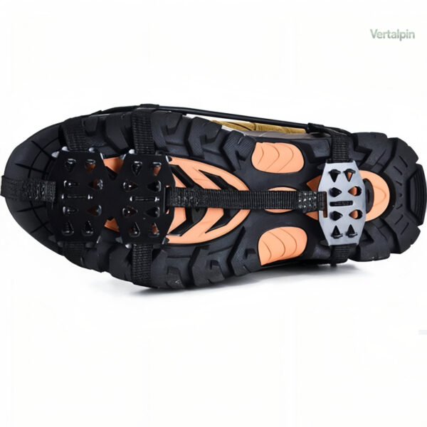 Crampons 24 dents, accessoire essentiel pour randonnées hivernales