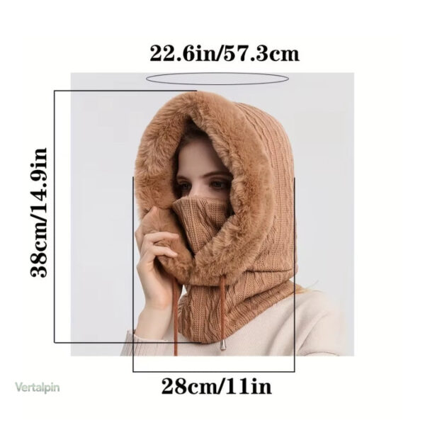 Accessoire de randonnée femme : écharpe à capuche