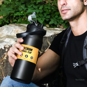 Bec verseur sur gourde isotherme pratique