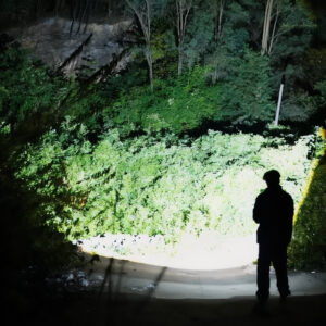 Éclairage portable rechargeable pour excursions nocturnes