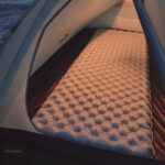 Matelas gonflable pour sommeil confortable en nature
