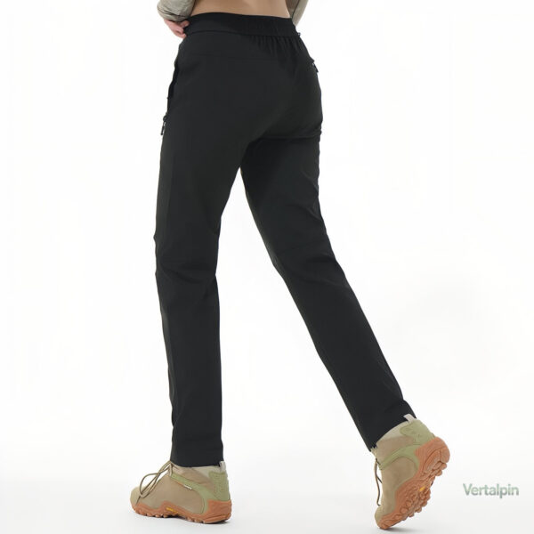 Vêtement de randonnée femme léger et confortable