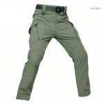 Pantalon avec plusieurs poches pour randonneur