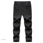 Pantalon adapté aux conditions froides en randonnée