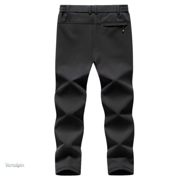 Pantalon adapté aux conditions froides en randonnée