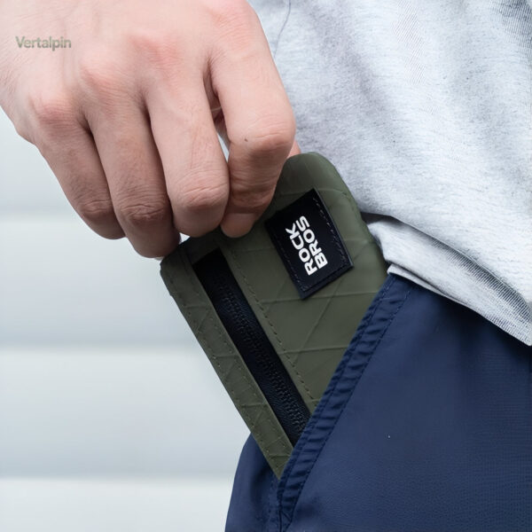 Accessoire de randonnée pour un stockage sécurisé et organisé
