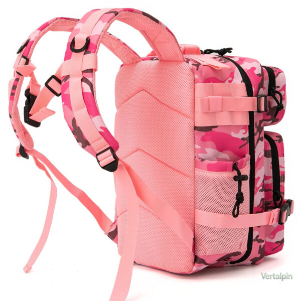 Accessoire de trekking : sac à dos rose en camouflage léger