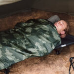Sac de couchage camouflage pour les passionnés d'aventure
