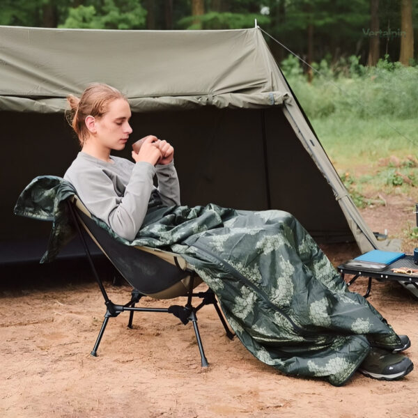 Sac de couchage compact avec design camouflage
