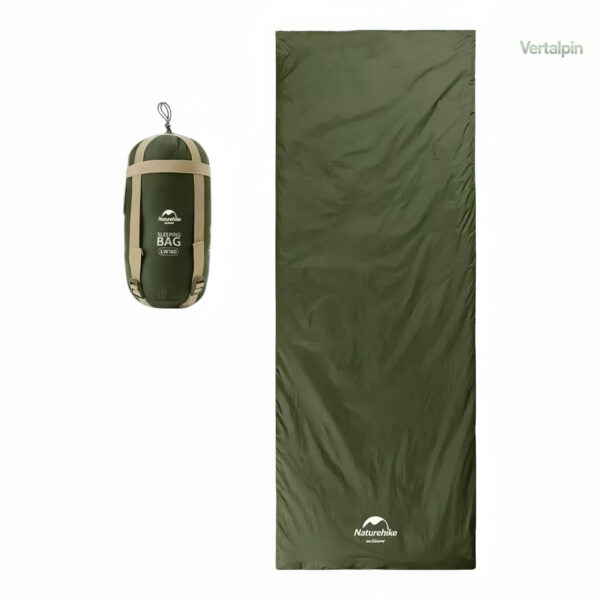 Duvet compact pour les excursions estivales