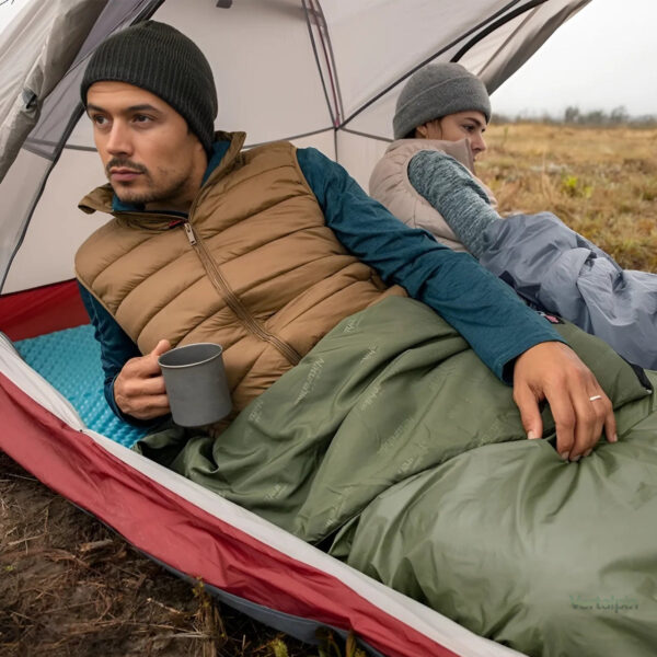 Sac de couchage compact pour les voyages d'été