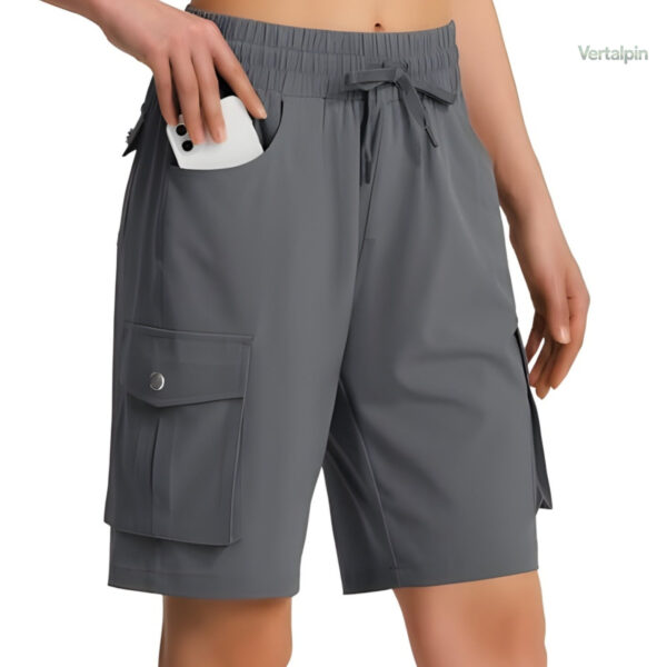 Short femme pour randonnées estivales, pratique et confortable