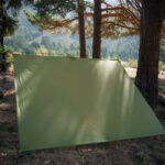 Tarp léger idéal pour les aventures en plein air