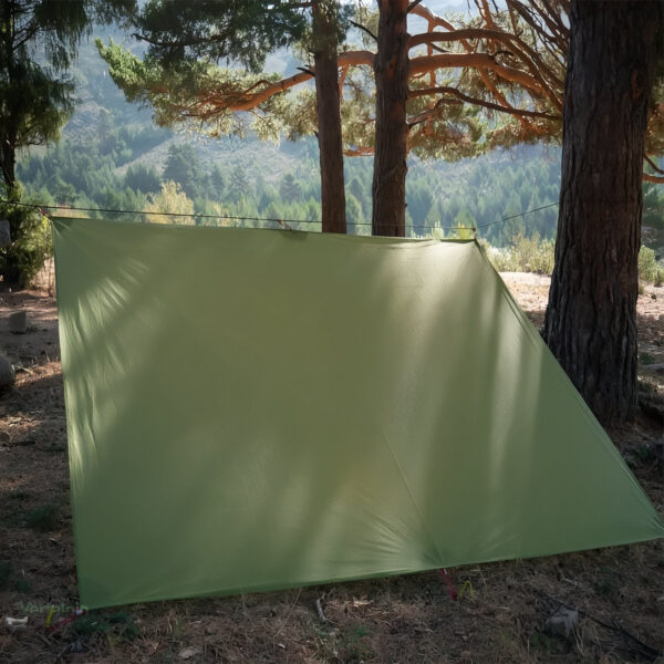 Tarp léger idéal pour les aventures en plein air