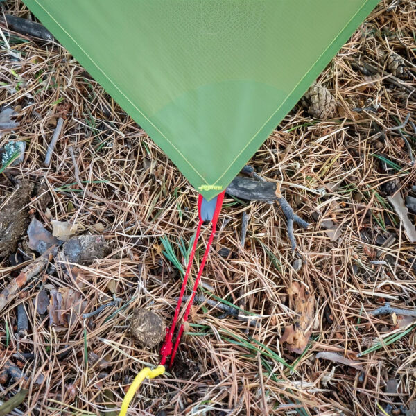 Tarp portatif pour les excursions en nature