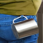 Accessoire de randonnée : tasse inox au design fonctionnel