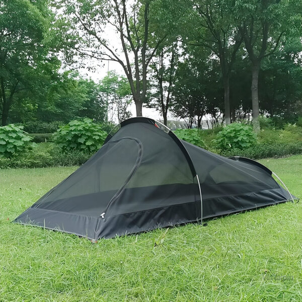 Équipement de bivouac léger et pratique