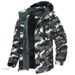 Veste camouflage randonnée pour les amateurs d'aventure