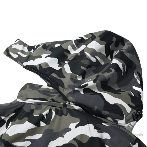 Veste de randonnée, look camouflage pratique et fonctionnel