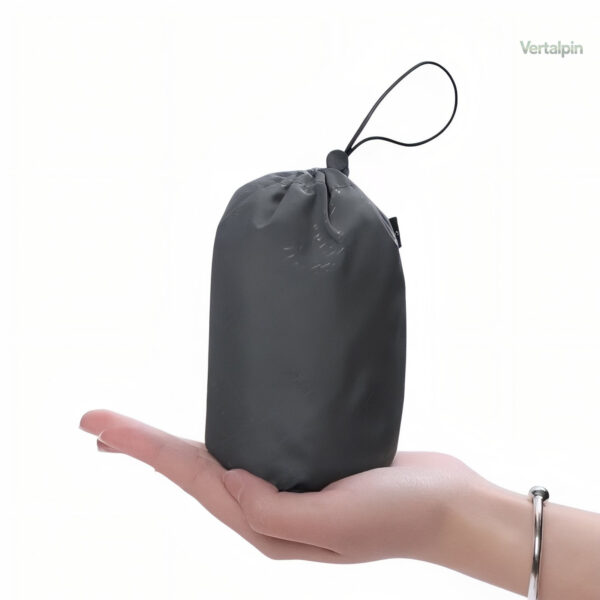 Veste de randonnée légère, idéale pour les intempéries